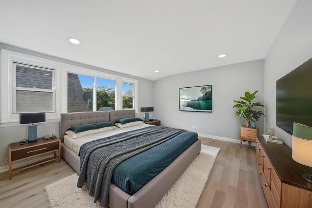 8352 S Phillips Avenue, Chicago, IL 60617