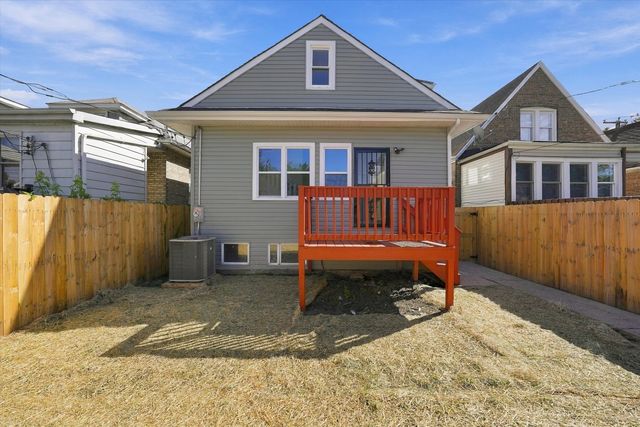 8352 S Phillips Avenue, Chicago, IL 60617