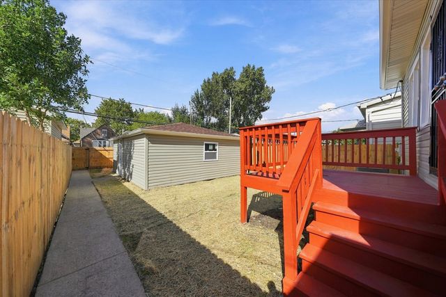 8352 S Phillips Avenue, Chicago, IL 60617