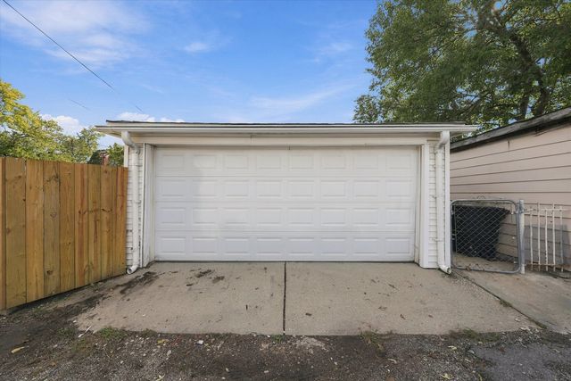 8352 S Phillips Avenue, Chicago, IL 60617