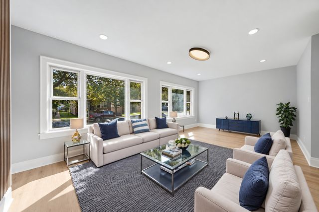8352 S Phillips Avenue, Chicago, IL 60617