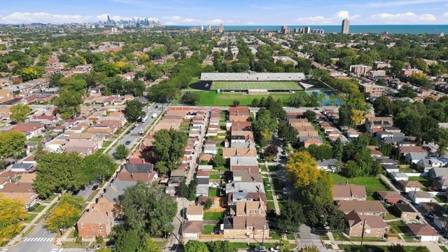 8352 S Phillips Avenue, Chicago, IL 60617