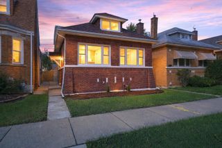 8352 S Phillips Avenue, Chicago, IL 60617