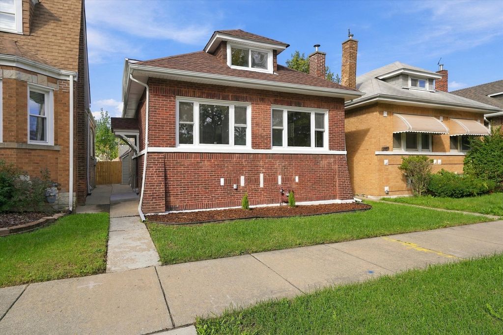 8352 S Phillips Avenue, Chicago, IL 60617 — photo 2