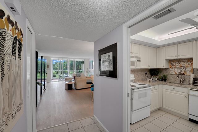 804 CYPRESS GROVE Lane 210, Pompano Beach, FL 33069