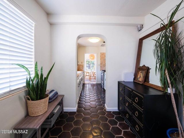 1700 N Winstel Boulevard, Tucson, AZ 85716