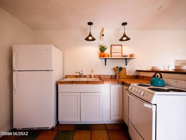 1700 N Winstel Boulevard, Tucson, AZ 85716