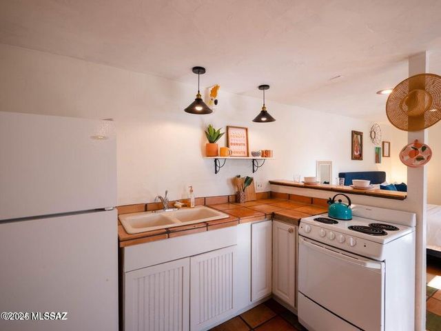 1700 N Winstel Boulevard, Tucson, AZ 85716