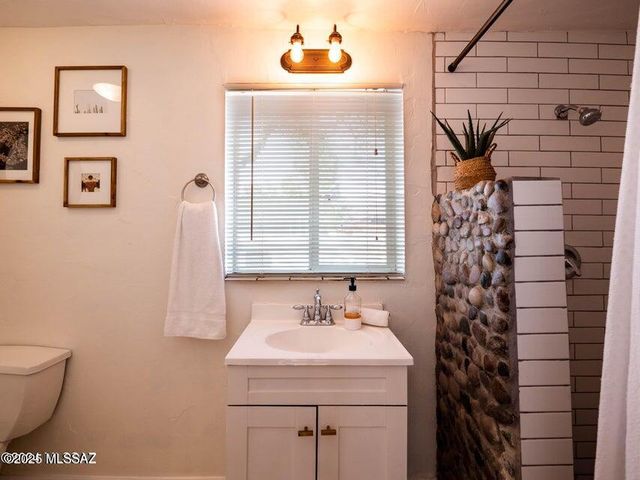 1700 N Winstel Boulevard, Tucson, AZ 85716