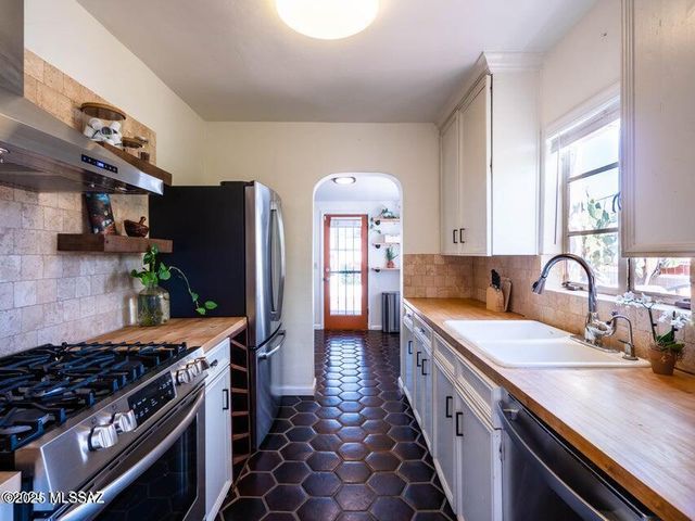 1700 N Winstel Boulevard, Tucson, AZ 85716