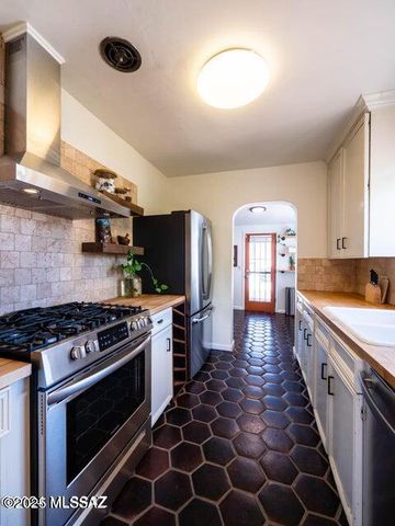 1700 N Winstel Boulevard, Tucson, AZ 85716