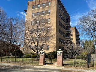 230 Farmington Avenue B6, Hartford, CT 06105