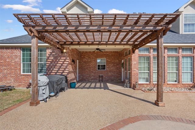 319 Winding Creek Lane, Waco, TX 76657