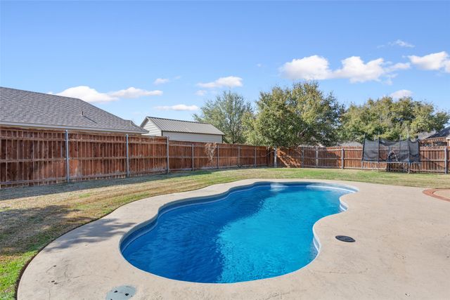 319 Winding Creek Lane, Waco, TX 76657