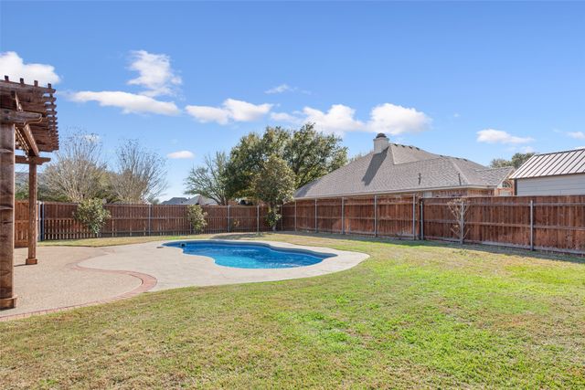 319 Winding Creek Lane, Waco, TX 76657