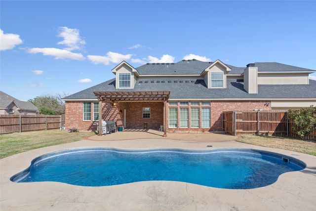 319 Winding Creek Lane, Waco, TX 76657