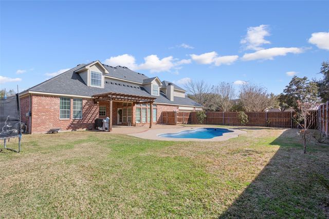 319 Winding Creek Lane, Waco, TX 76657