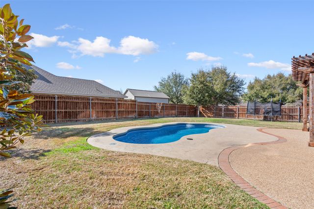 319 Winding Creek Lane, Waco, TX 76657