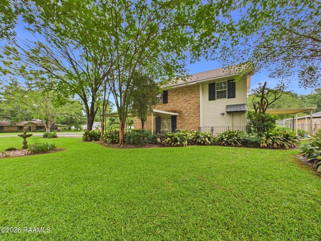 100 Oak Coulee Drive, Lafayette, LA 70507