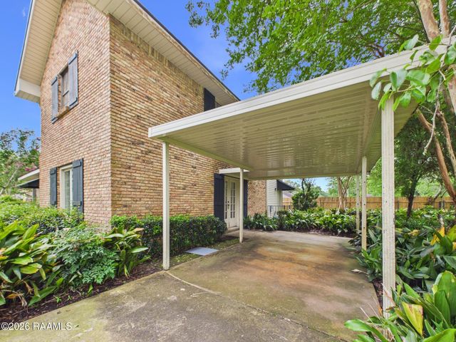 100 Oak Coulee Drive, Lafayette, LA 70507