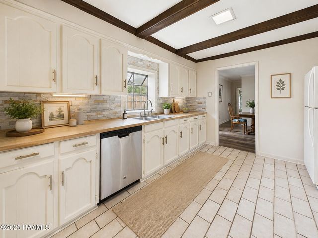 100 Oak Coulee Drive, Lafayette, LA 70507