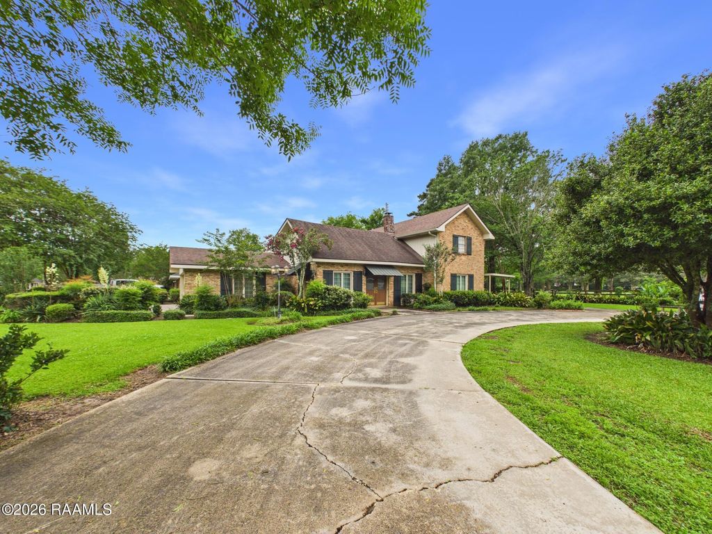100 Oak Coulee Drive, Lafayette, LA 70507