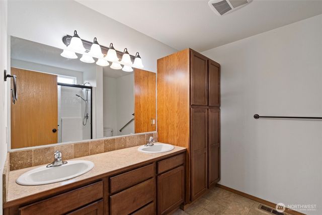 18647 Joselyn Street SW, Rochester, WA 98579