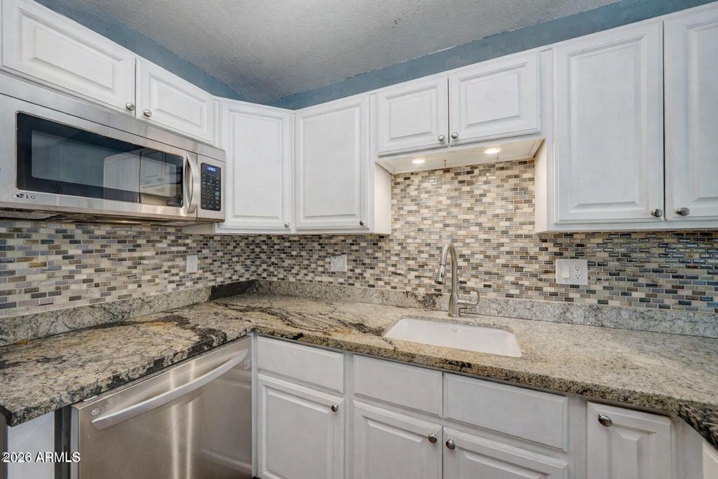 Image 7 of property listing at 4525 N 66TH Street 14, Scottsdale, AZ 85251