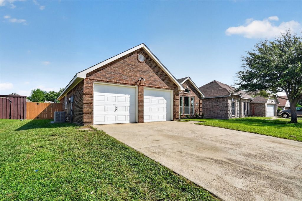 707 Fairview Avenue, Seagoville, TX 75159