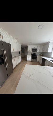 130 Lisa La., North Andover, MA 01845