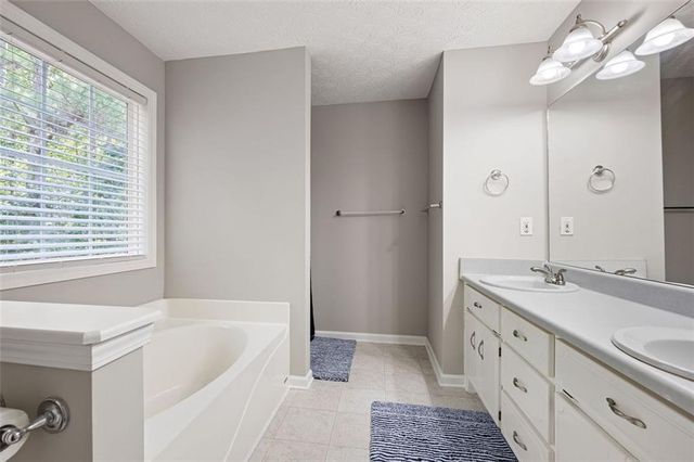 121 Greatwood Drive, White, GA 30184