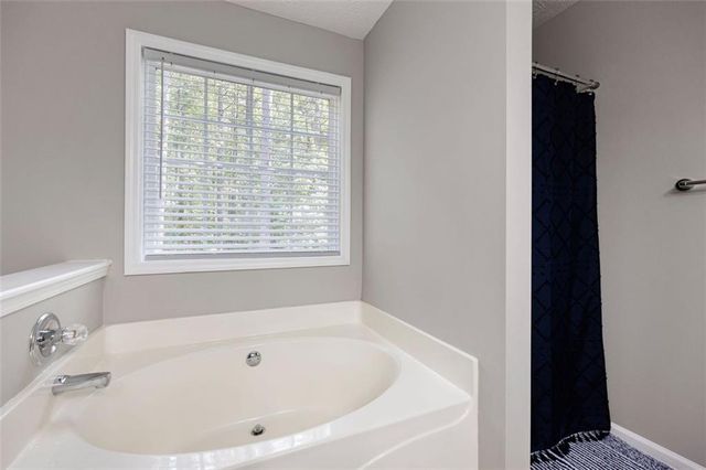 121 Greatwood Drive, White, GA 30184