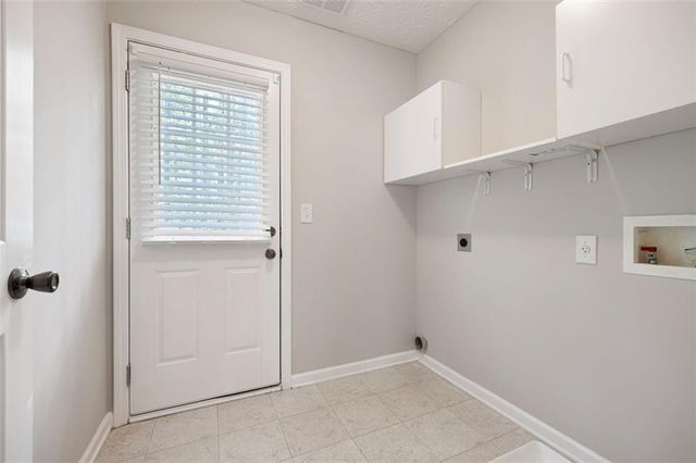 121 Greatwood Drive, White, GA 30184