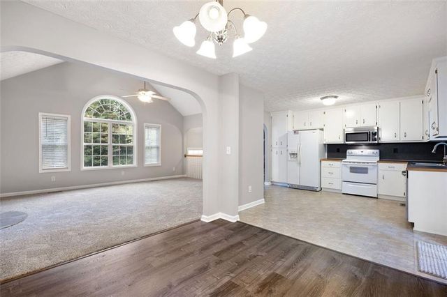 121 Greatwood Drive, White, GA 30184