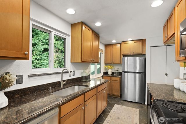 21806 NE 17th Court, Sammamish, WA 98074