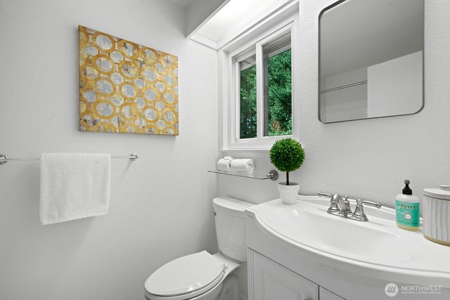 21806 NE 17th Court, Sammamish, WA 98074