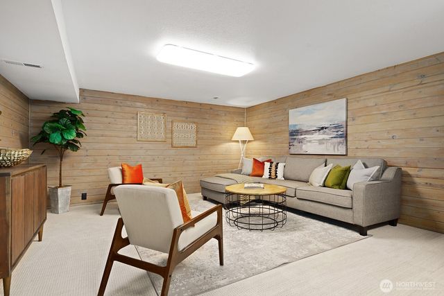 21806 NE 17th Court, Sammamish, WA 98074