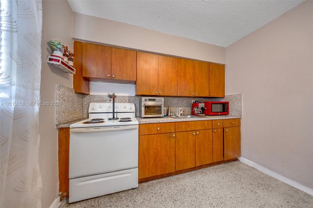 225 SW 18th Ave, Miami, FL 33135
