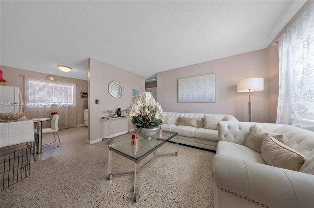 225 SW 18th Ave, Miami, FL 33135