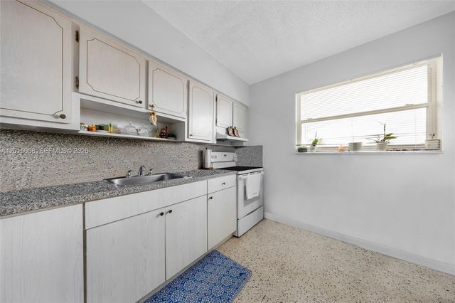 225 SW 18th Ave, Miami, FL 33135