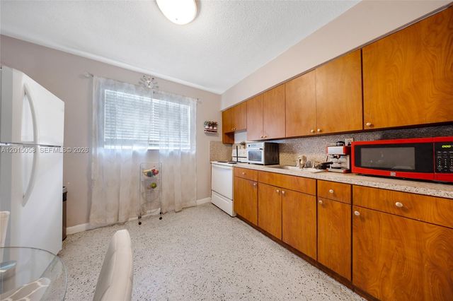 225 SW 18th Ave, Miami, FL 33135