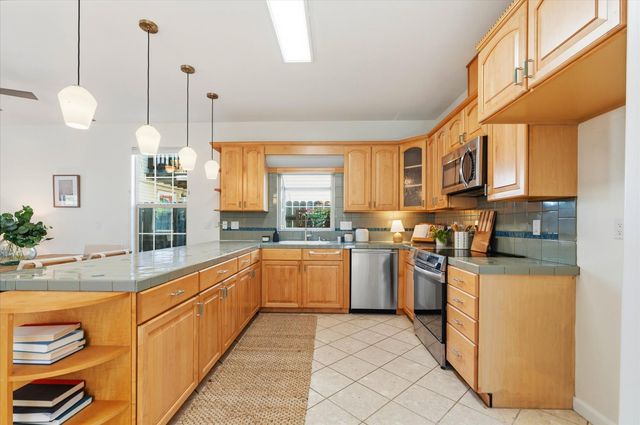 2121 Perkins Way, Sacramento, CA 95818