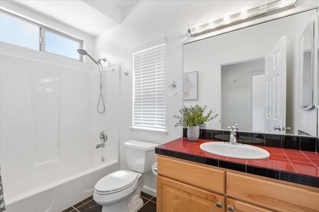 2121 Perkins Way, Sacramento, CA 95818