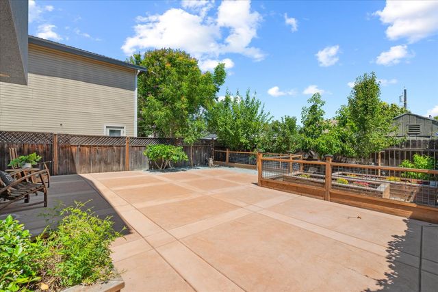2121 Perkins Way, Sacramento, CA 95818