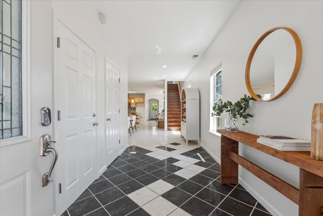 2121 Perkins Way, Sacramento, CA 95818