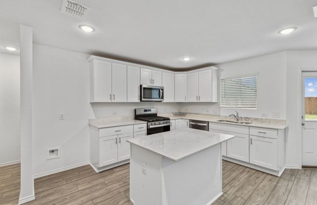 820 Shire Avenue, Fort Worth, TX 76052