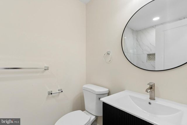 2416 E HOFFMAN ST, Baltimore, MD 21213