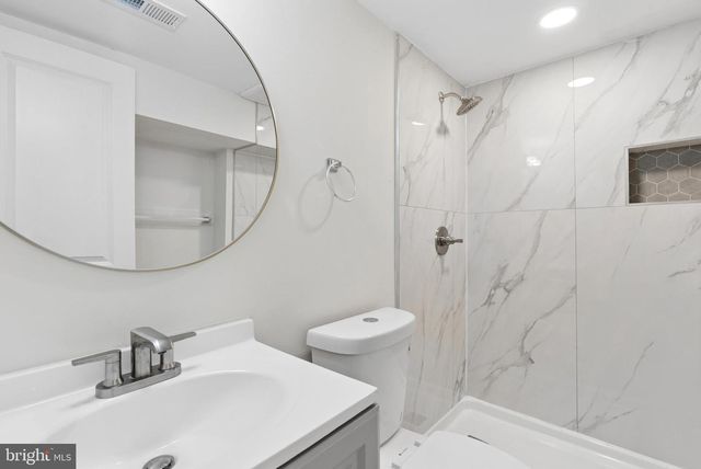 2416 E HOFFMAN ST, Baltimore, MD 21213