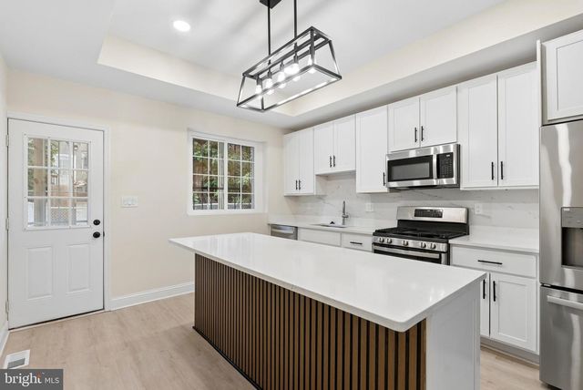 2416 E HOFFMAN ST, Baltimore, MD 21213