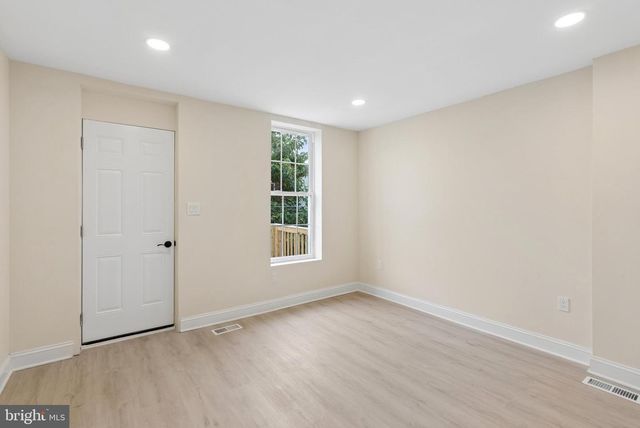 2416 E HOFFMAN ST, Baltimore, MD 21213